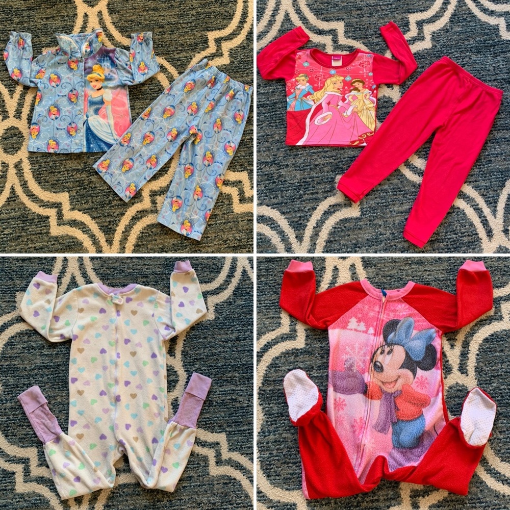 Lot vguc Disney PJs set and footsies girl 4T/5T